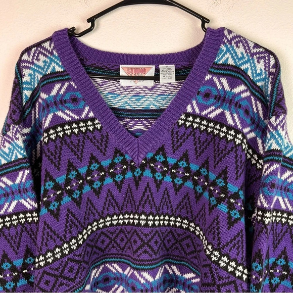 Vintage Sweater Geometric Print V Neck Size Medium Studio HQ Purple Blue White - Picture 2 of 10
